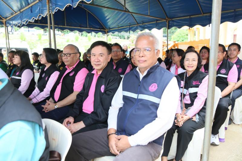รมว.พม. พร้อมคณะผู�