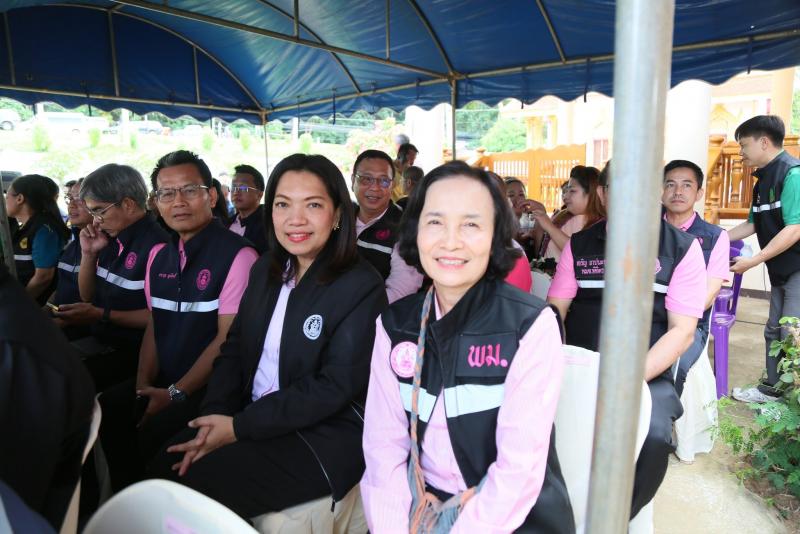 รมว.พม. พร้อมคณะผู�