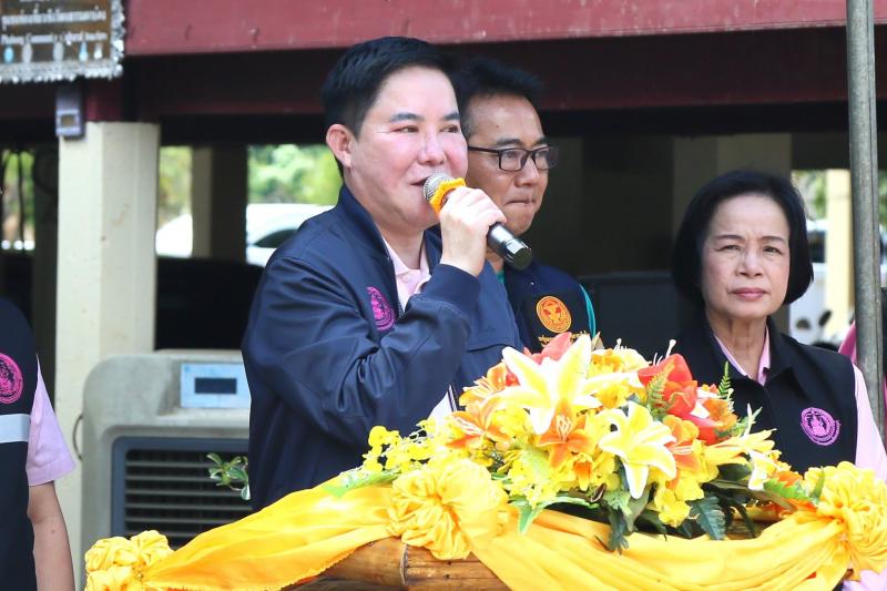 รมว.พม. พร้อมคณะผู�