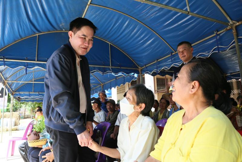 รมว.พม. พร้อมคณะผู�