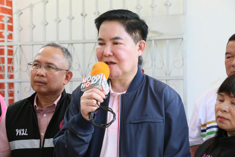 รมว.พม. พร้อมคณะผู�