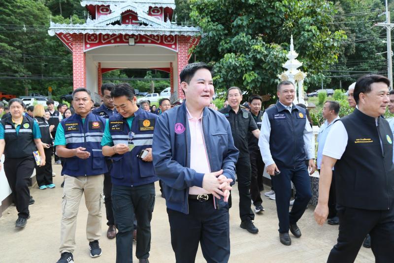 รมว.พม. พร้อมคณะผู�