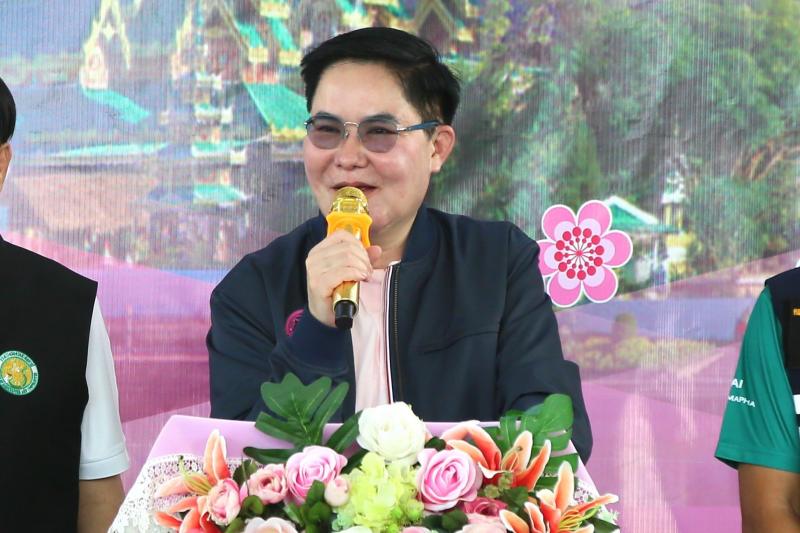 รมว.พม. พร้อมคณะผู�