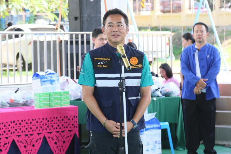 รมว.พม. พร้อมคณะผู�