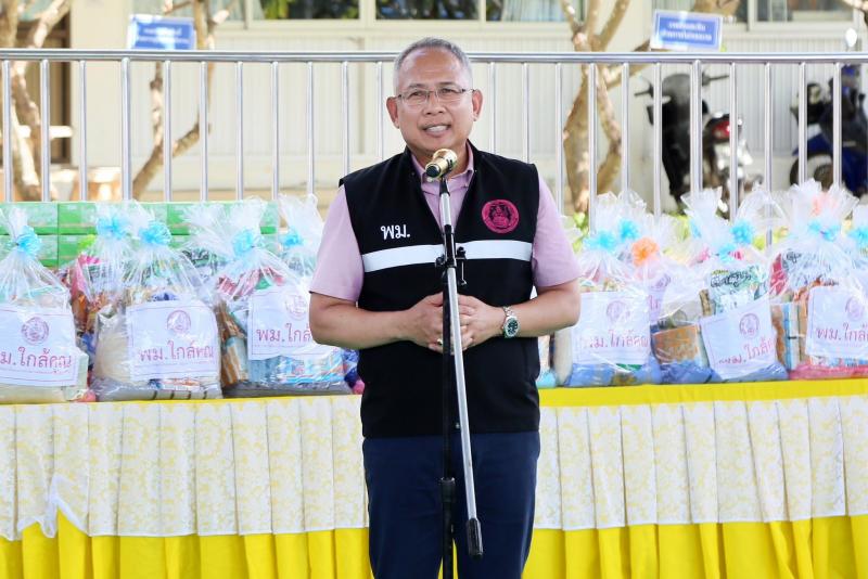 รมว.พม. พร้อมคณะผู�