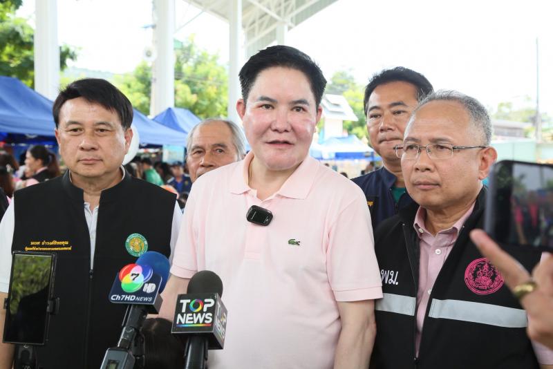รมว.พม. พร้อมคณะผู�