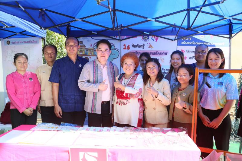 รมว.พม. พร้อมคณะผู�