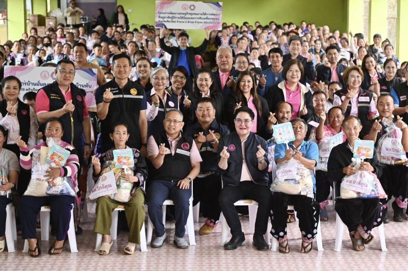 รมว.พม. ลงพื้นที่ต�