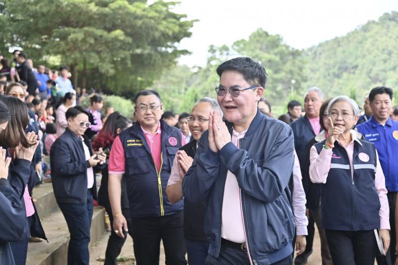 รมว.พม. ลงพื้นที่ต�