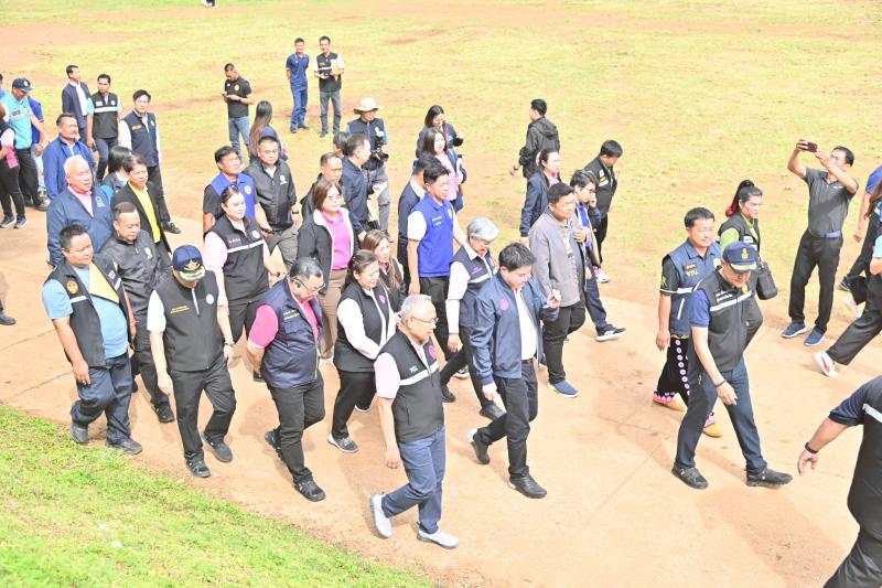 รมว.พม. ลงพื้นที่ต�
