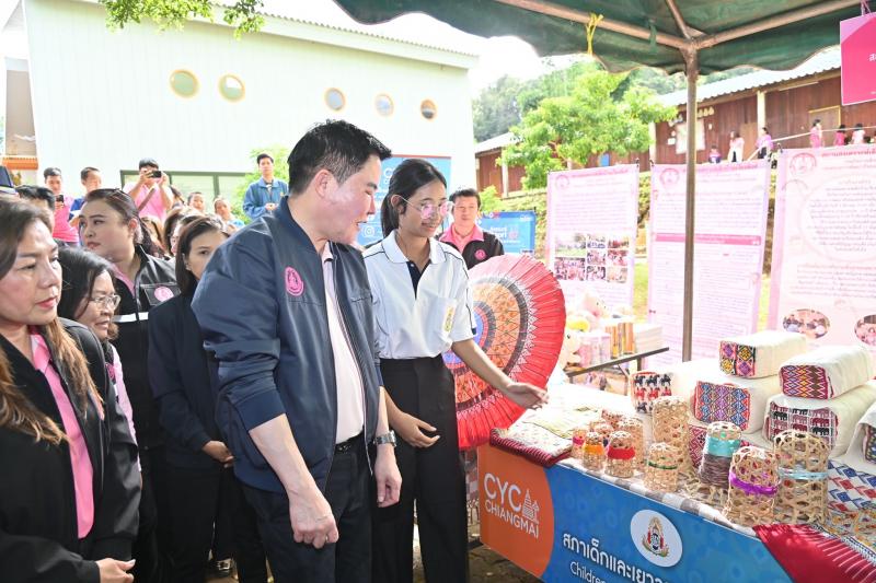 รมว.พม. ลงพื้นที่ต�