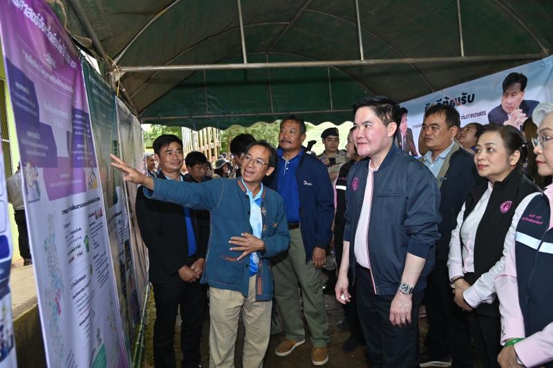 รมว.พม. ลงพื้นที่ต�