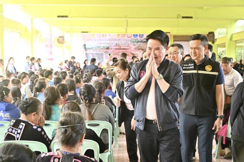 รมว.พม. ลงพื้นที่ต�