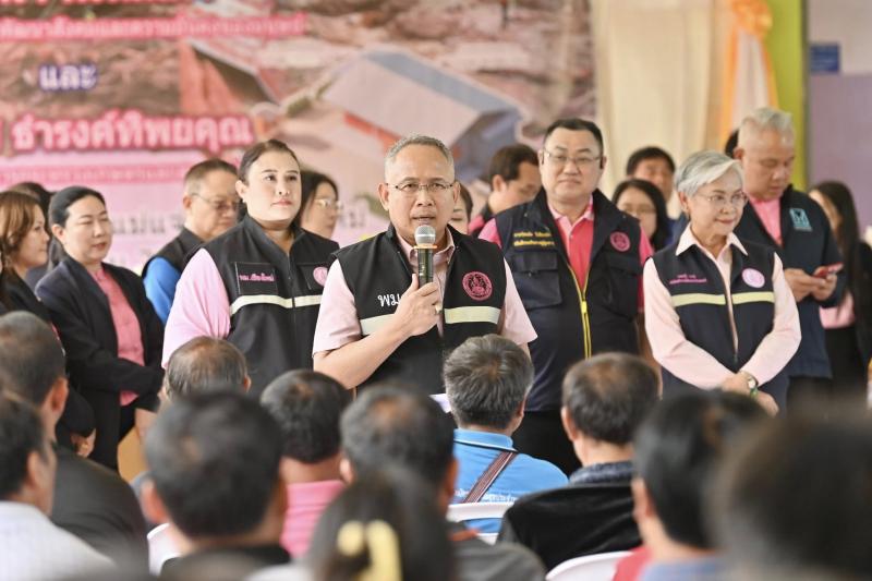 รมว.พม. ลงพื้นที่ต�