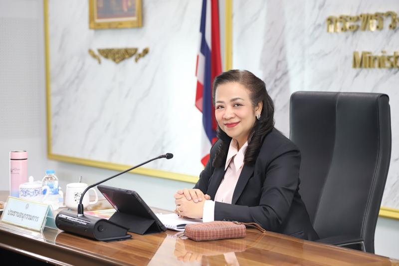 นางจตุพร โรจนพานิ�