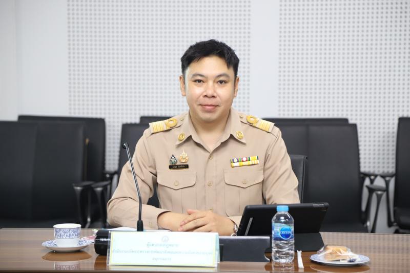 นางจตุพร โรจนพานิ�