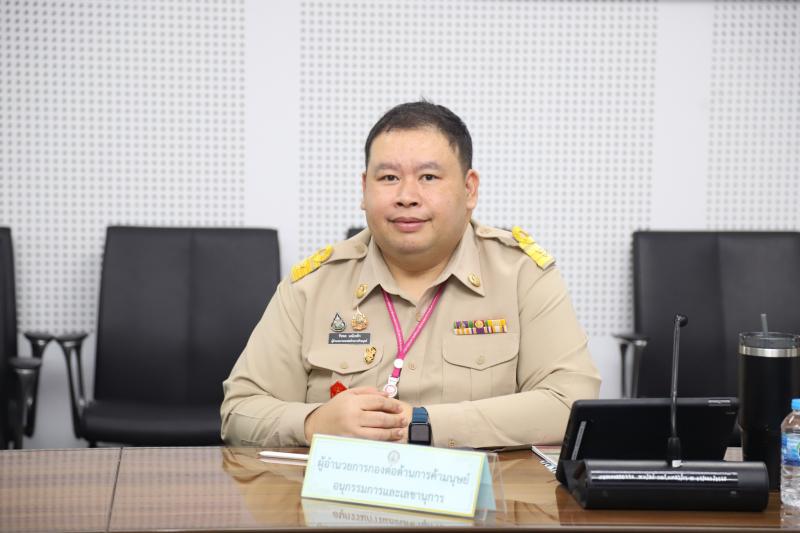 นางจตุพร โรจนพานิ�