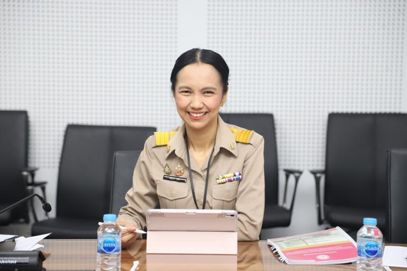 นางจตุพร โรจนพานิ�
