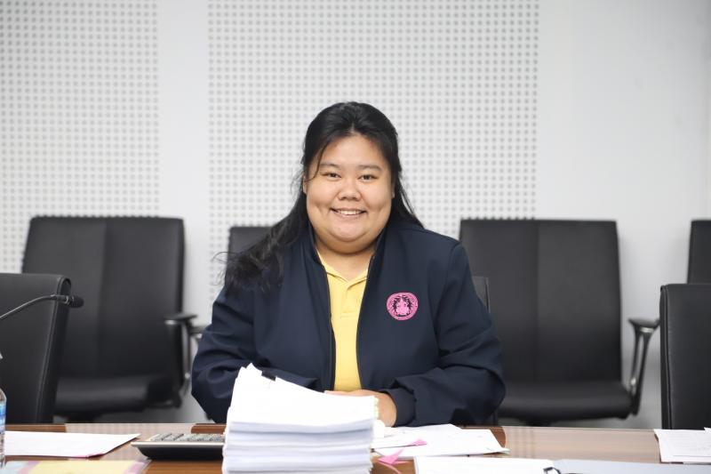 นางจตุพร โรจนพานิ�