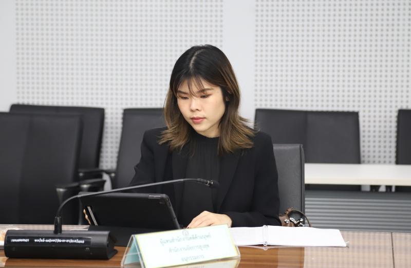 นางจตุพร โรจนพานิ�