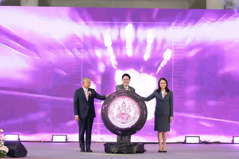 รมว.พม. เป็นประธาน�