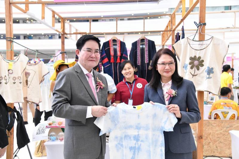 รมว.พม. เป็นประธาน�