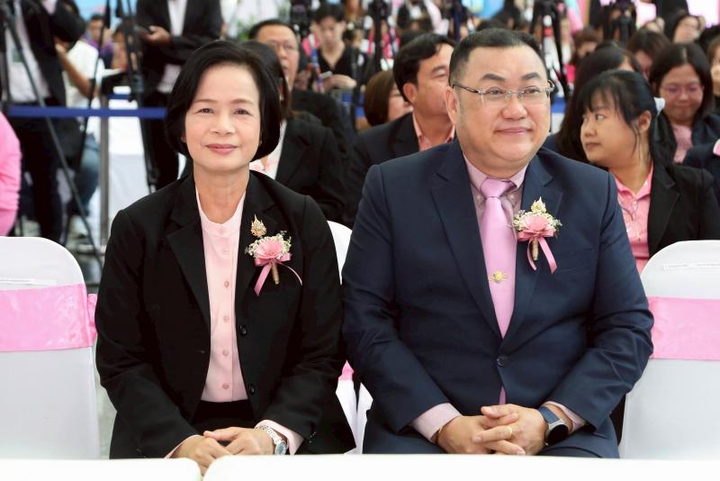 รมว.พม. เป็นประธาน�