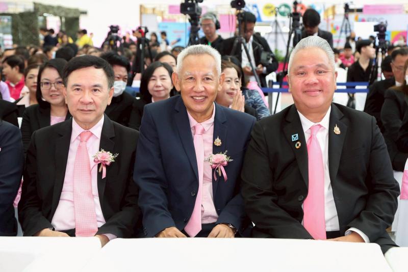 รมว.พม. เป็นประธาน�
