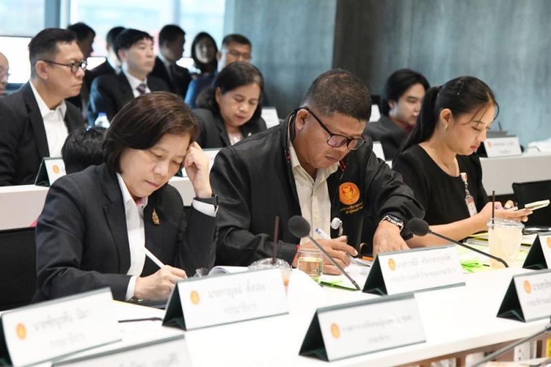 างสาวสุนีย์ ศรีสง�