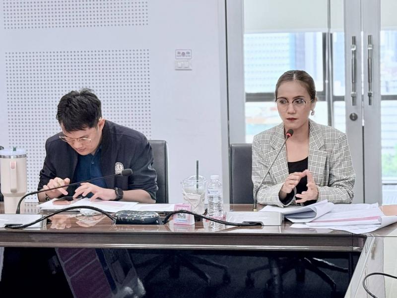 นางเตือนใจ คงสมบั�