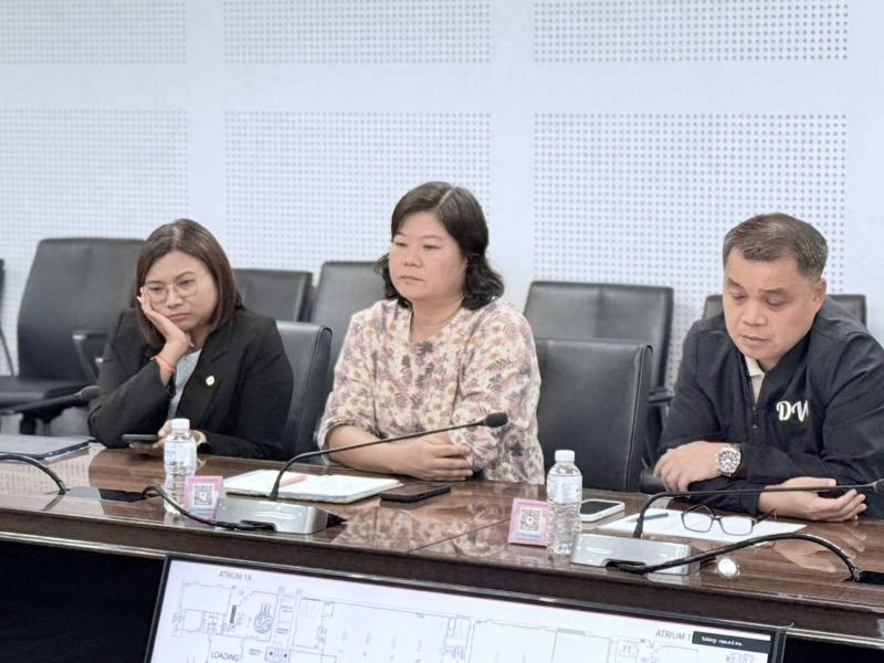 นางเตือนใจ คงสมบั�