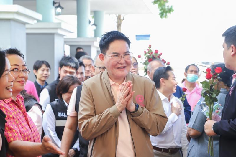 รมว.พม. พร้อมด้วยค�