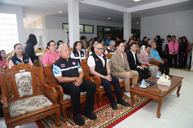 รมว.พม. พร้อมด้วยค�