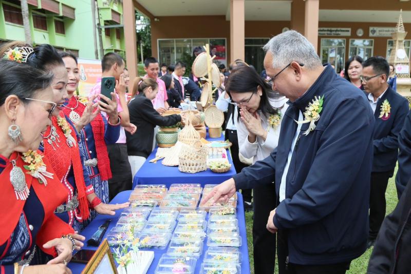 ปลัด พม. ร่วมประชุ�