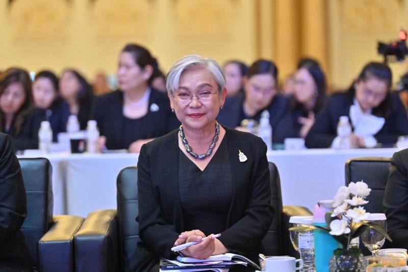รมว.พม. มอบแนวทางก�