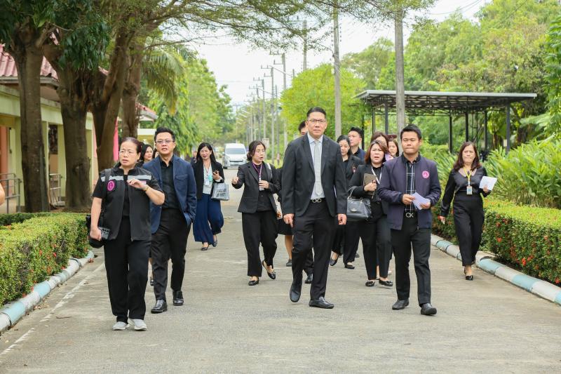 นางเตือนใจ คงสมบั�