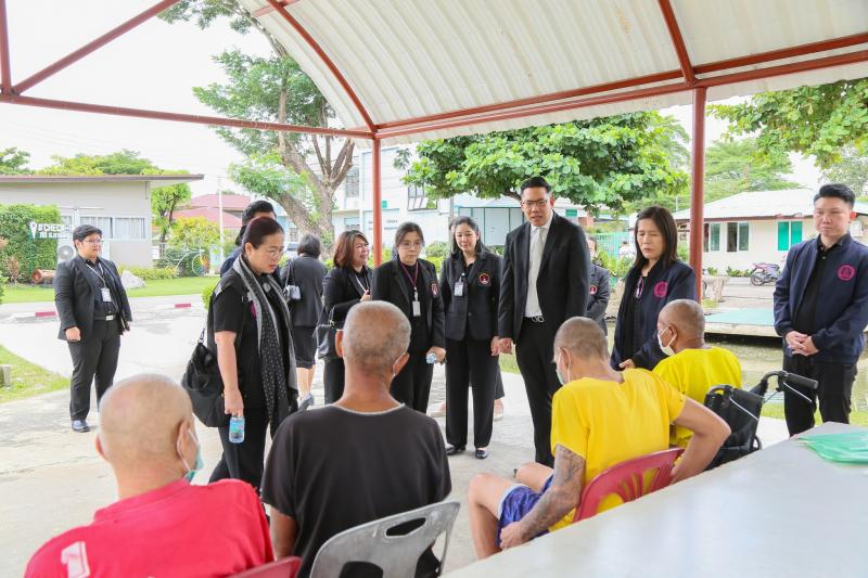 นางเตือนใจ คงสมบั�
