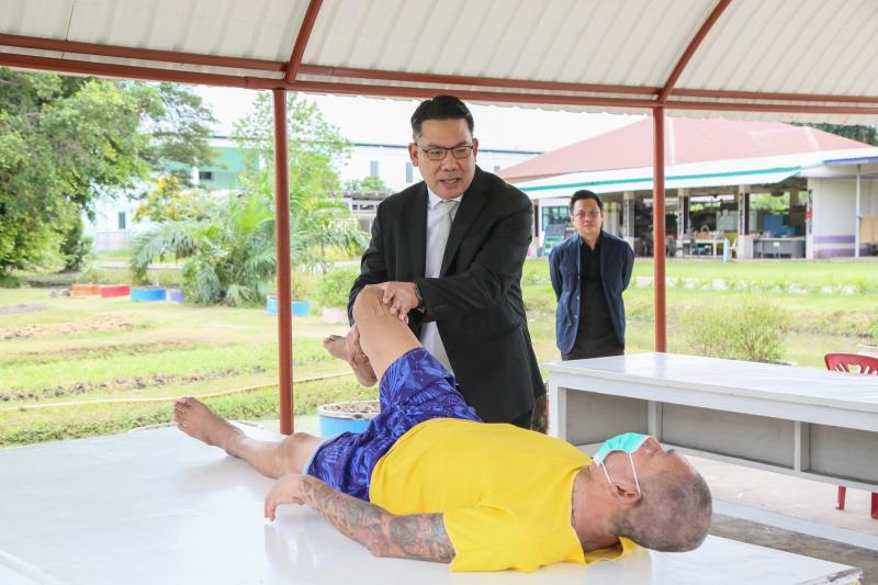 นางเตือนใจ คงสมบั�