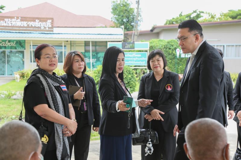 นางเตือนใจ คงสมบั�