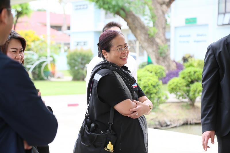 นางเตือนใจ คงสมบั�