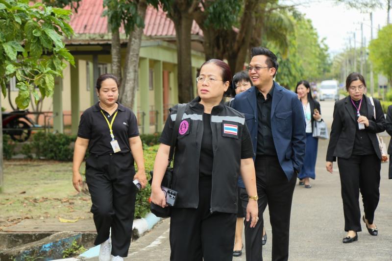 นางเตือนใจ คงสมบั�