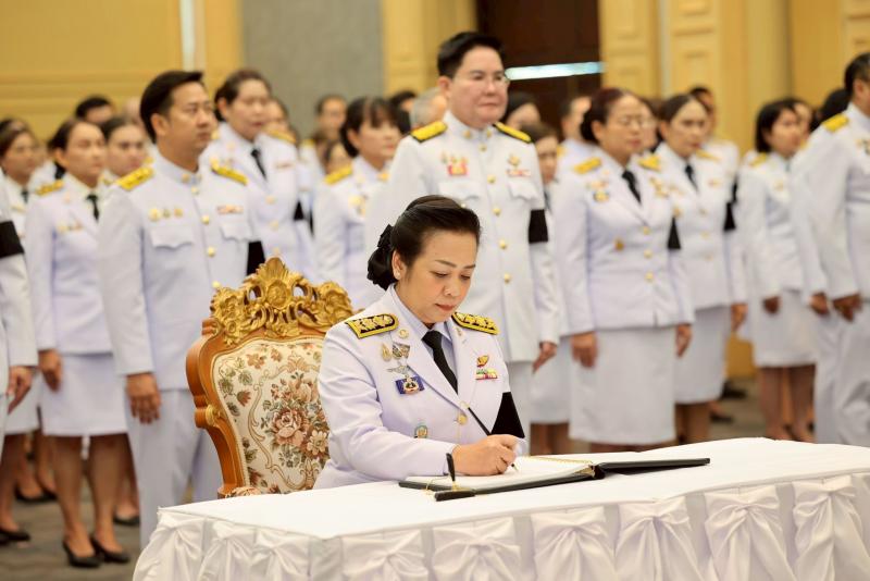 รมว.พม. เป็นประธาน�