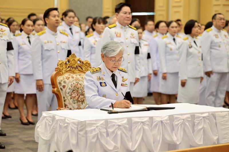 รมว.พม. เป็นประธาน�