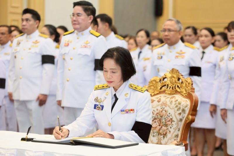 รมว.พม. เป็นประธาน�