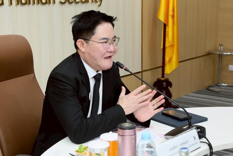 รมว.พม. เป็นประธาน�