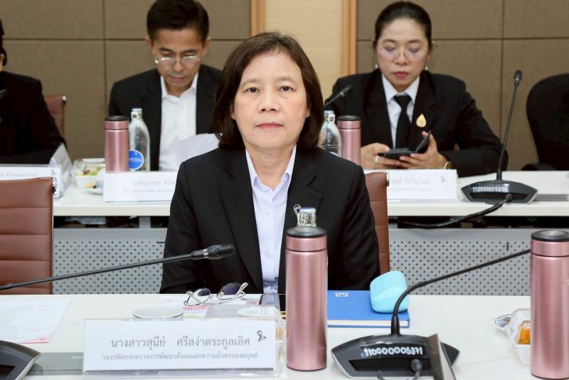 รมว.พม. เป็นประธาน�