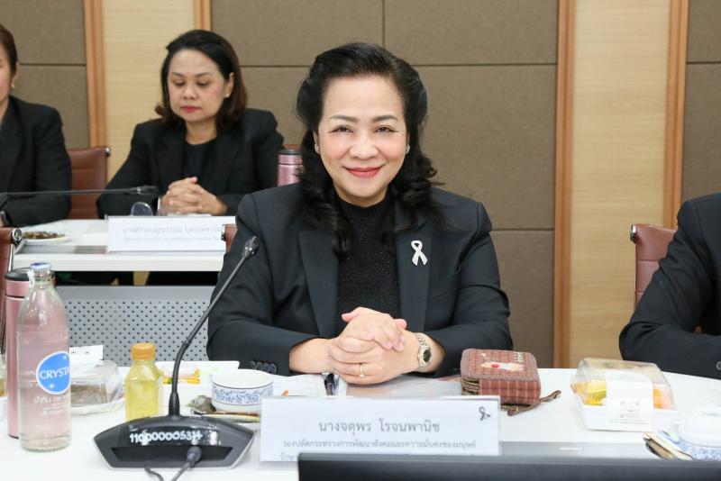 รมว.พม. เป็นประธาน�