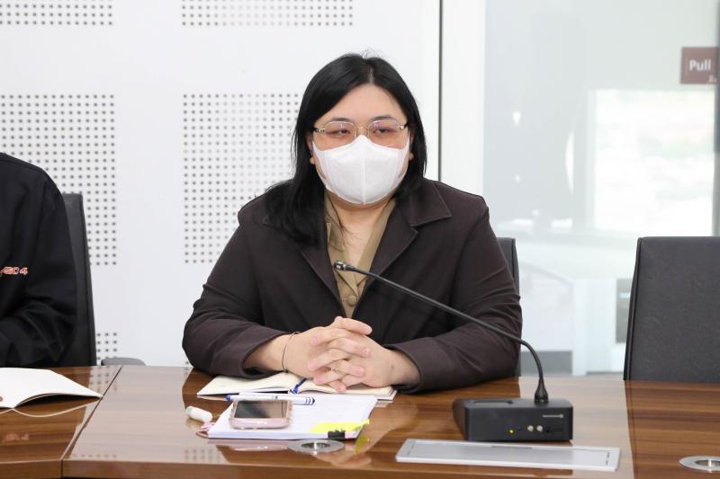 นางสาวสุนีย์ ศรีส�