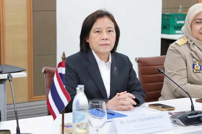 นางสาวสุนีย์ ศรีส�