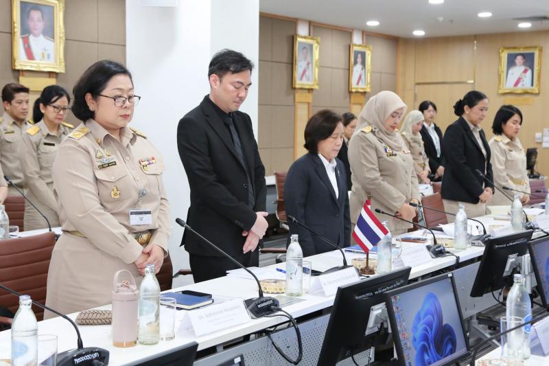 นางสาวสุนีย์ ศรีส�